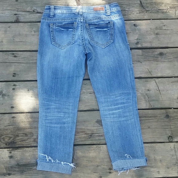 Almost Famous Jean Capris Size 1 - Picture 2 of 4